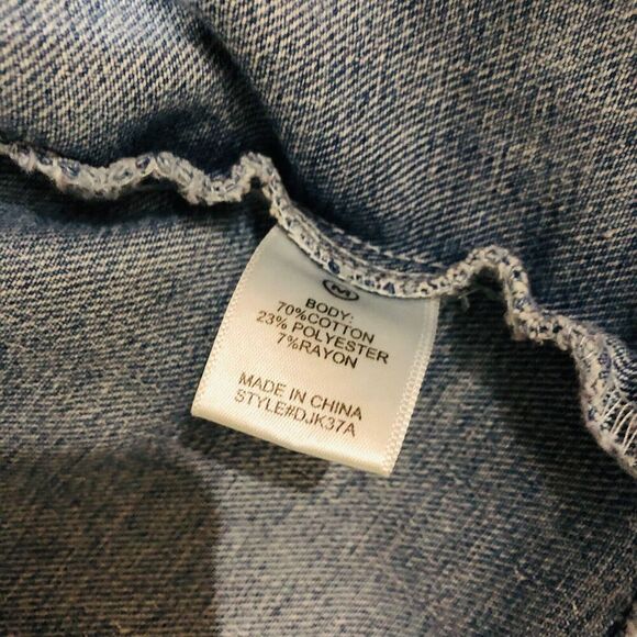 Fashion Nova Womens Denim Jacket Distressed Cut Raw‎ Hem Front Pockets Medium - Picture 4 of 6